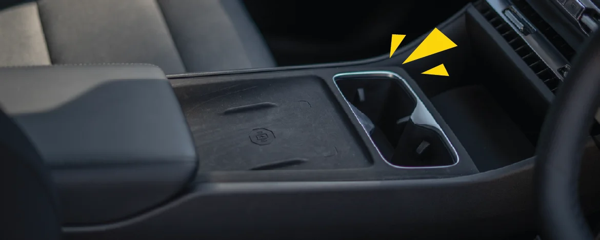 MG4 Urban cupholders and wireless charger